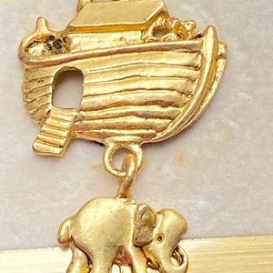 Tofa fashion earrings, gold Color NOAHS ARK